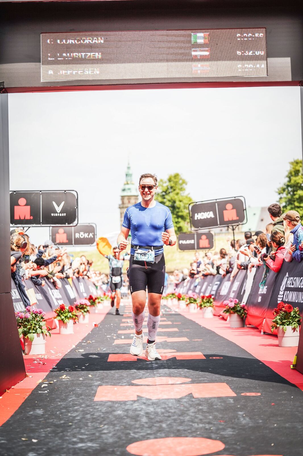 Alexander krydser målstregen ved Ironman 70.3 i Helsingør